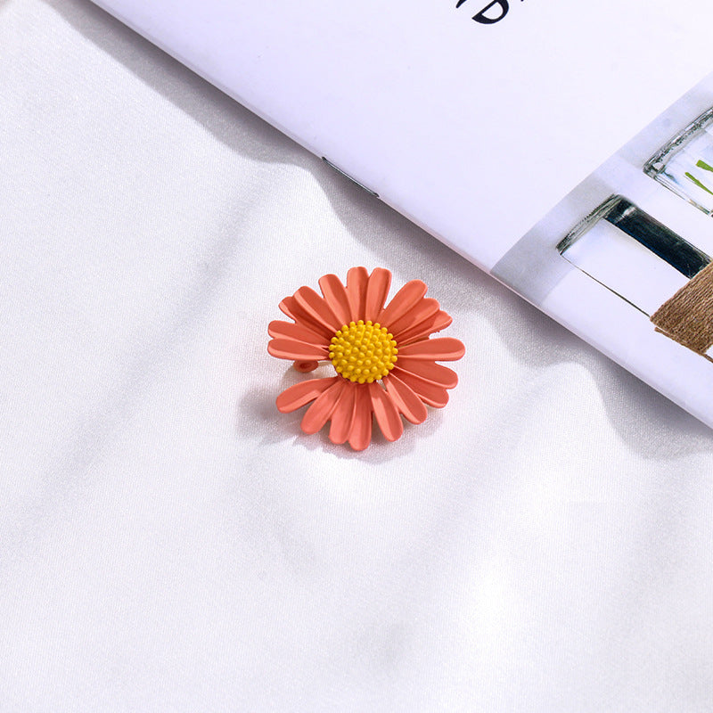 Little Daisy Brooch Is All-match And Cute