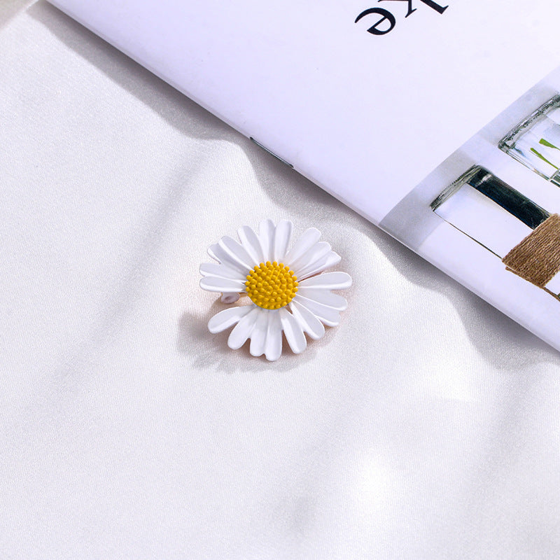 Little Daisy Brooch Is All-match And Cute