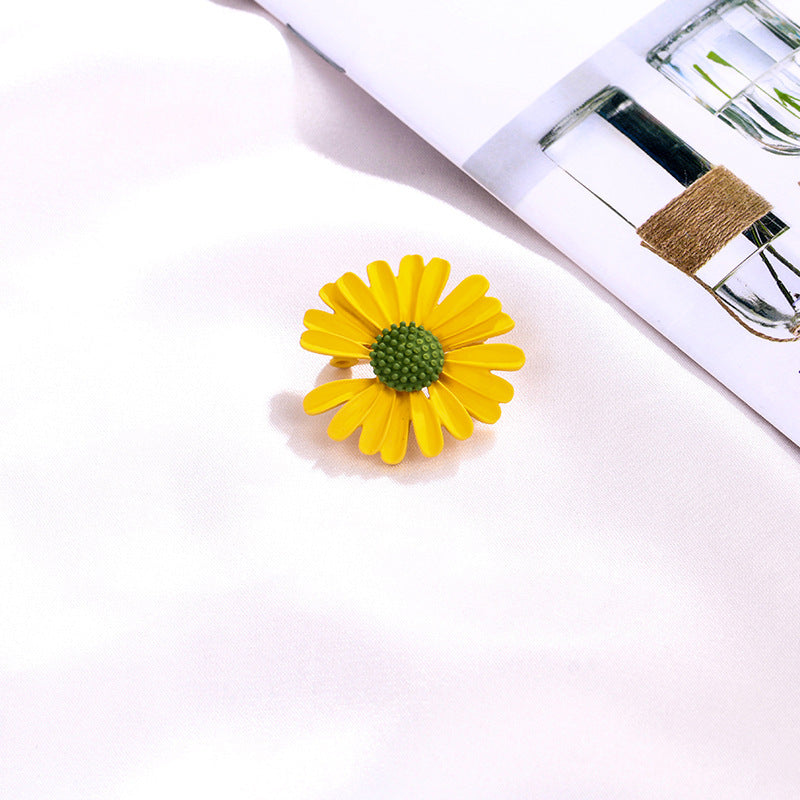 Little Daisy Brooch Is All-match And Cute