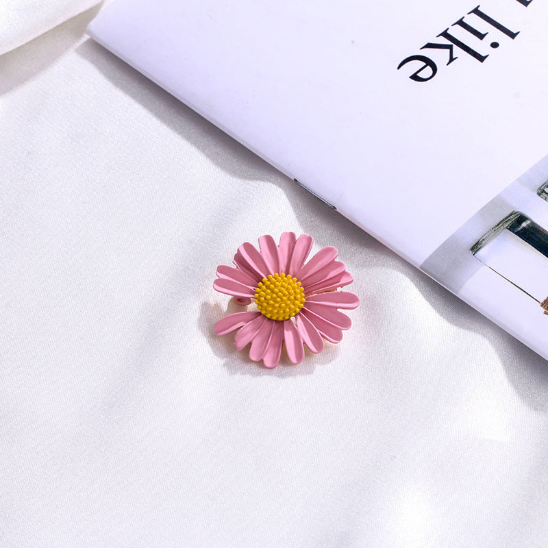 Little Daisy Brooch Is All-match And Cute